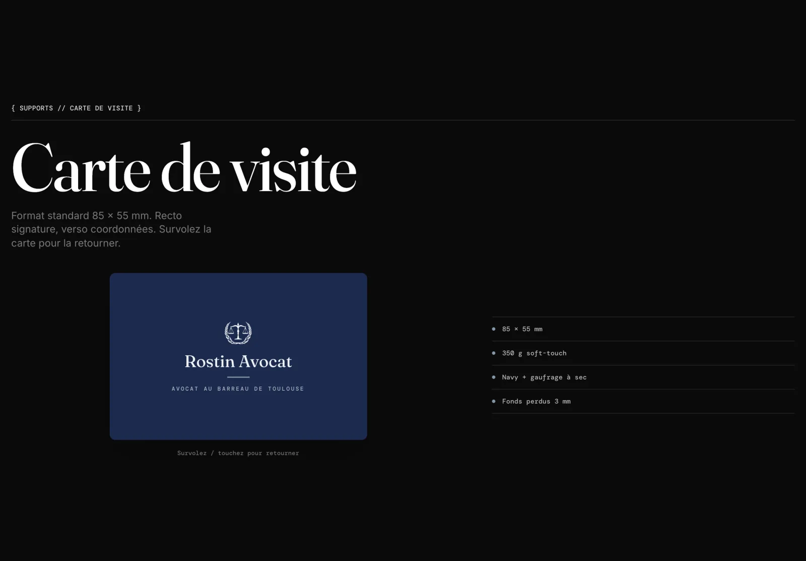 La carte de visite — navy, gaufrage à sec, 350 g soft-touch.